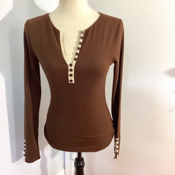 NWT AMELIE BOUTIK SIZE SMALL BROWN TOP LONG SLEEVE BEIGE TRIM CASUAL - Picture 1 of 10